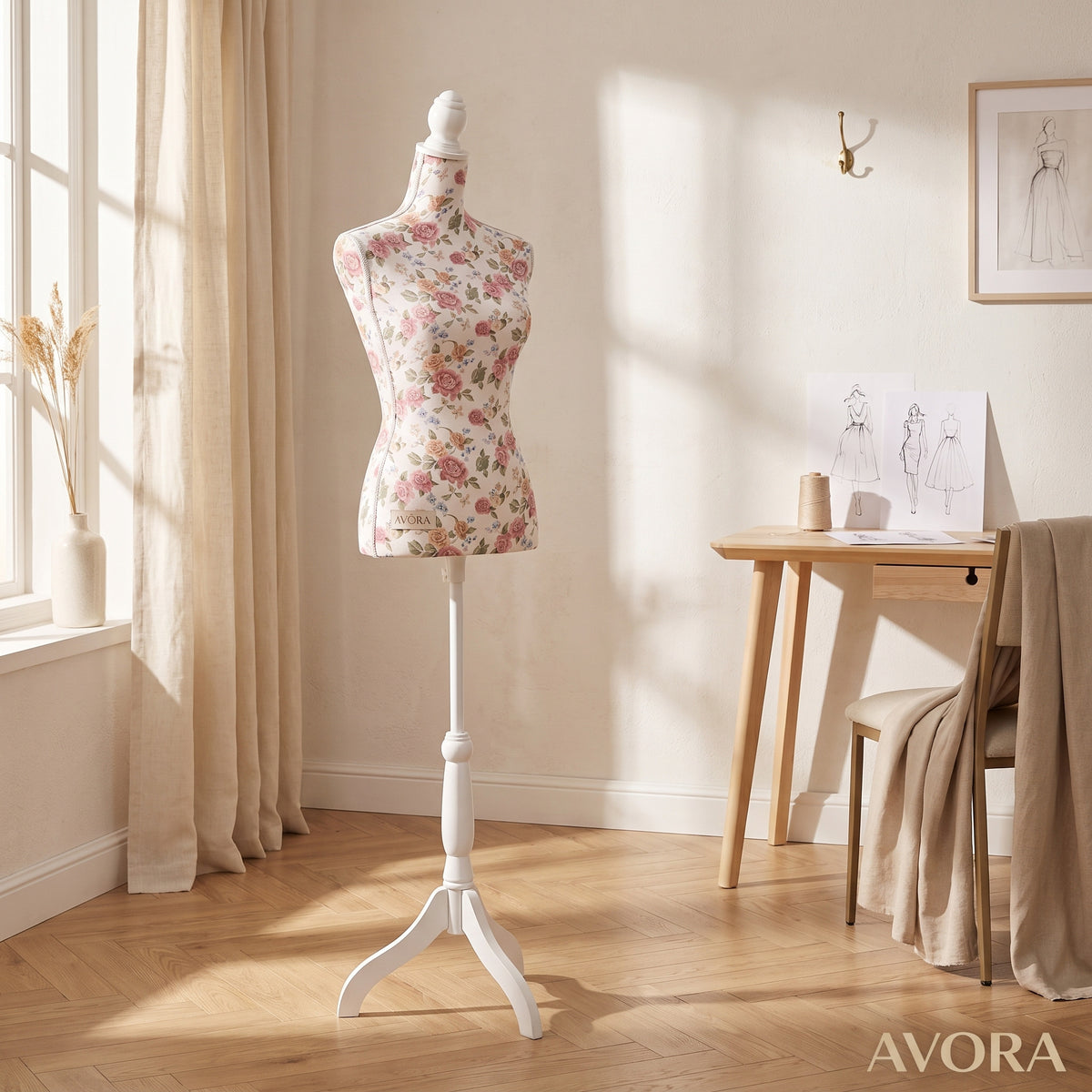 Buste de Couture AVORA Atelier Rose – Mannequin Femme Réglable 133 à 168 cm – Coton Floral & Trépied